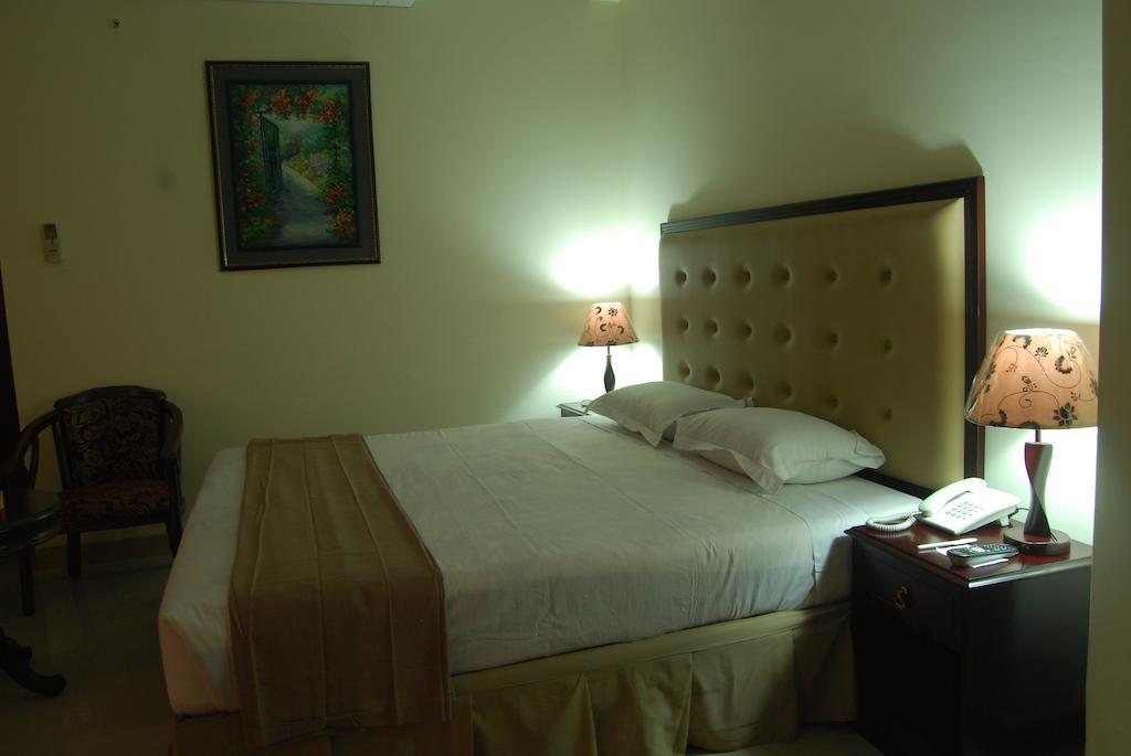 Ambassador Residency Hotel Csittagong Szoba fotó