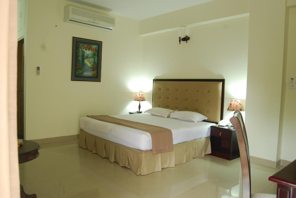 Ambassador Residency Hotel Csittagong Szoba fotó